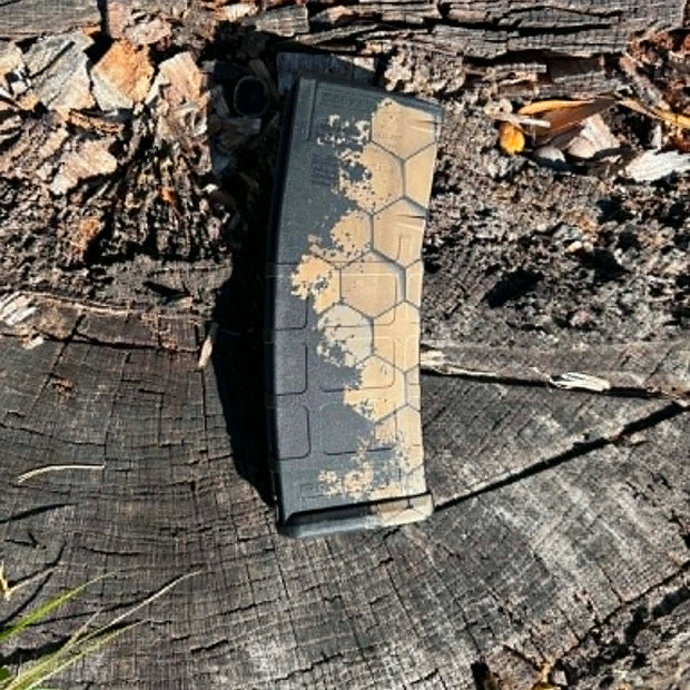 P-mag  - Custom engraved - faded honeycomb