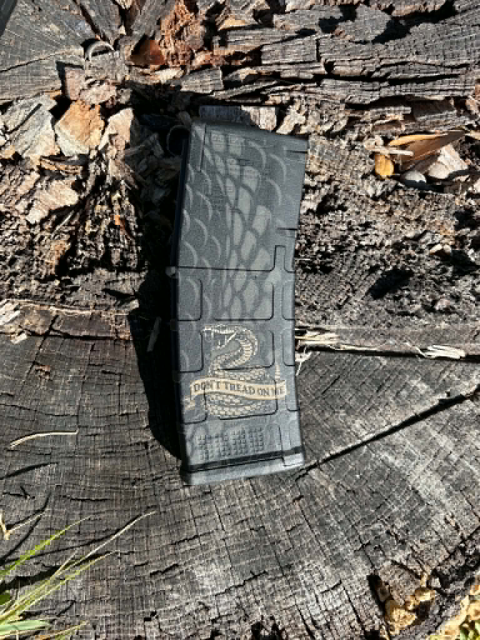 P-mag - Custom engraved - Don't tread on me snake skin