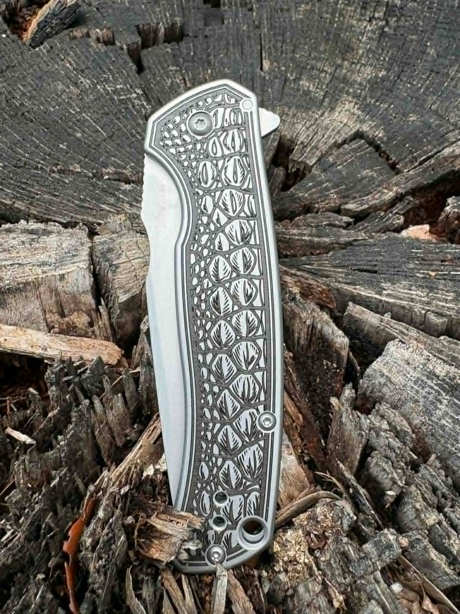 7020 - Custom Engraved Kershaw Scour - Alligator skin