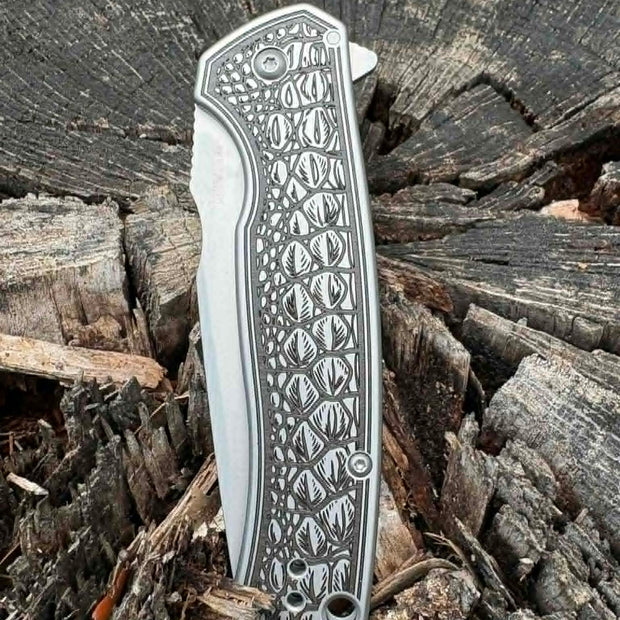 7020 - Custom Engraved Kershaw Scour - Alligator skin